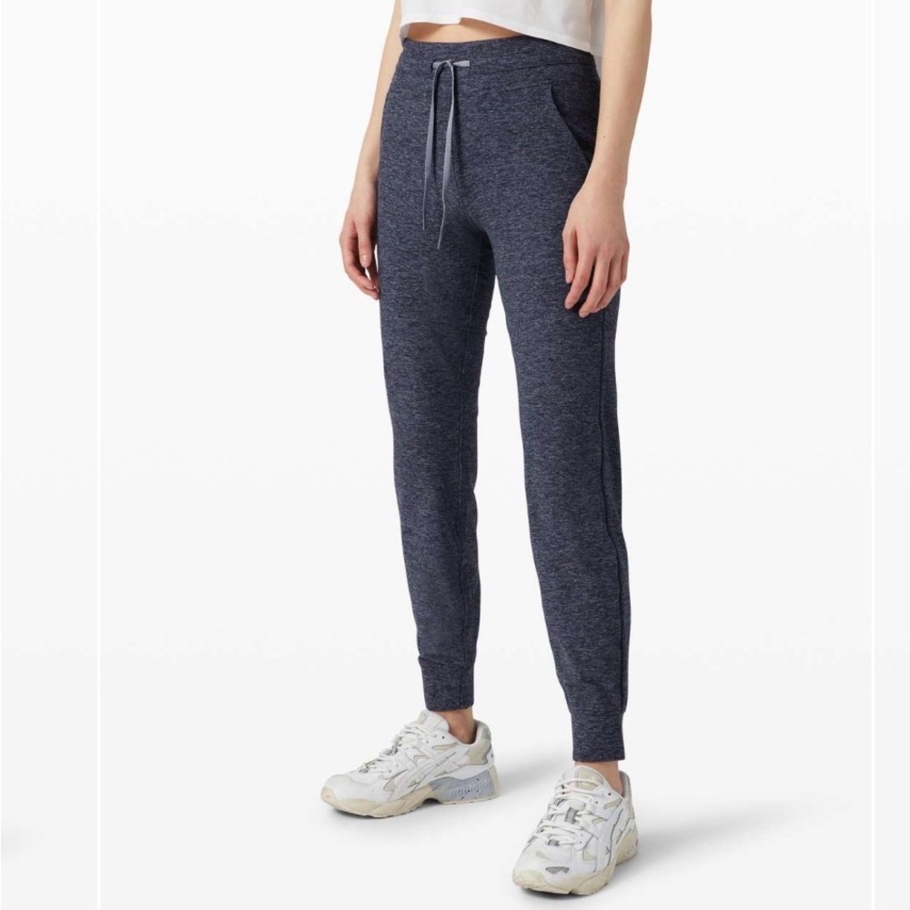 Lululemon Athletica Women's Navy Heathered Joggers